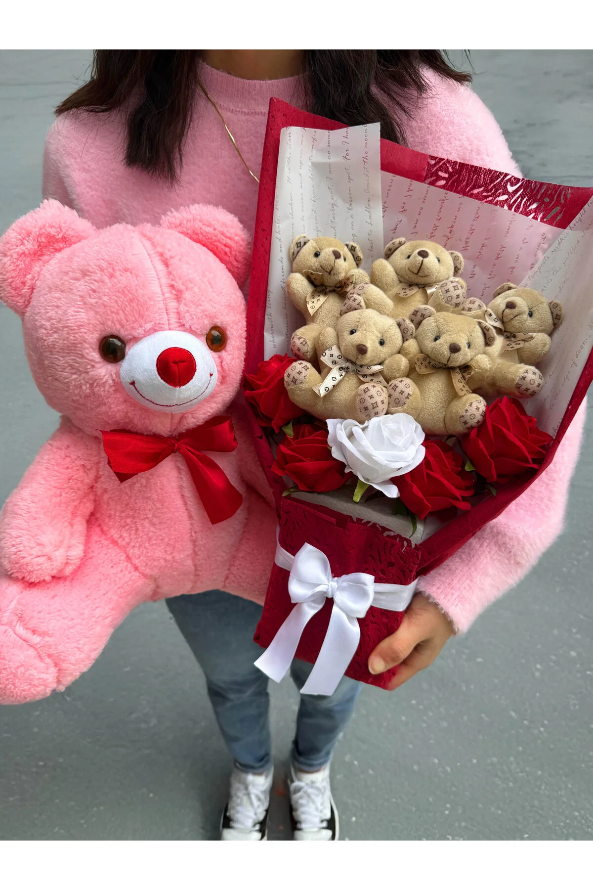 Kiza Hediye 35cm Pembe Ayıcık ve Kırmızı Beyaz Güllü Ayıcıklı Çiç