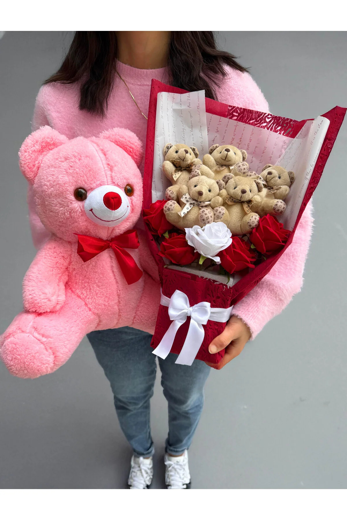 Kiza Hediye 35cm Pembe Ayıcık ve Kırmızı Beyaz Güllü Ayıcıklı Çiç