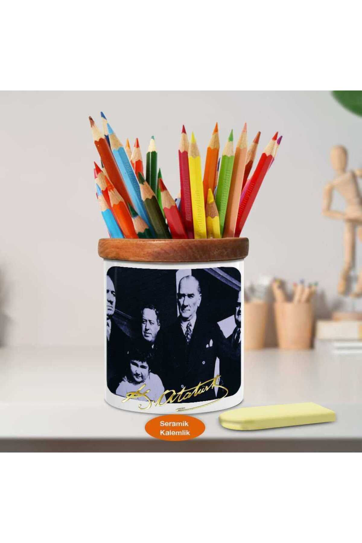 Asilmeydan Kızı Ülkü Ve Mustafa Kemal Atatürk Ahşap Seramik Kalemlik -S349