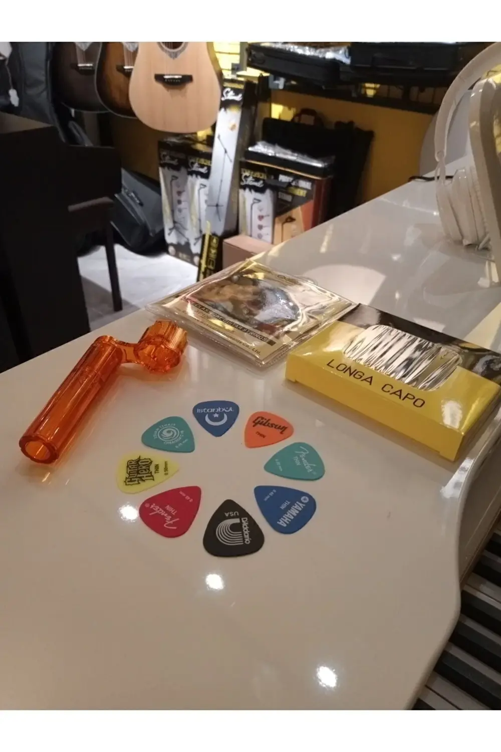 Klasik Gitar Teli A-106 + PENA SETİ + BURGU ÇEVİRİCİ + GİTAR KAPO