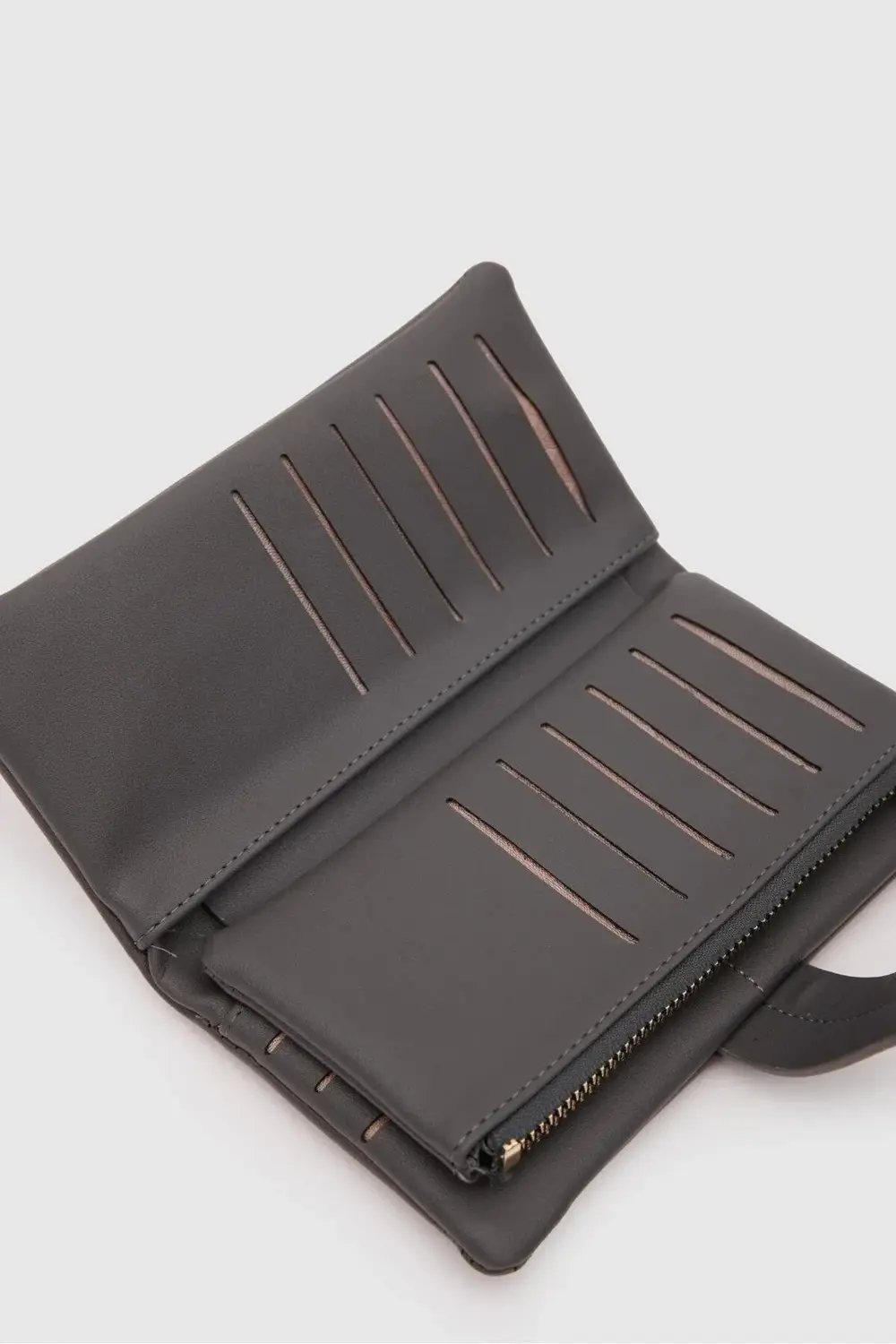 Klipsli Çok Gözlü Kadın Cüzdanı