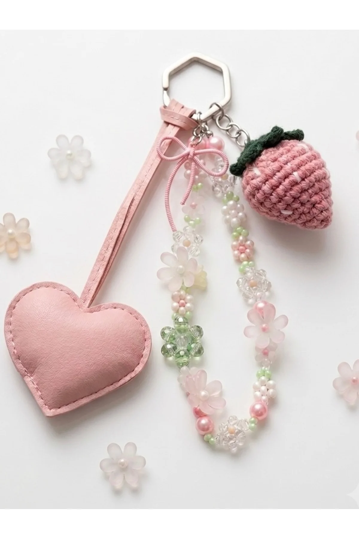 Koket Tarzı Çiçekli Çanta Charmı Ve Amigurumi Çilek Anahtarlık