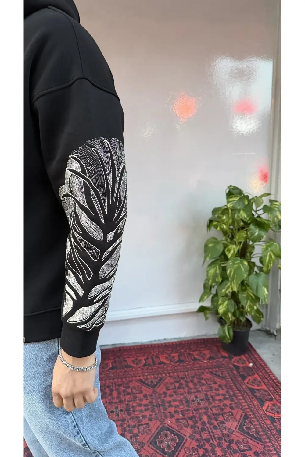 Kol Nakış Detaylı Sweatshirt