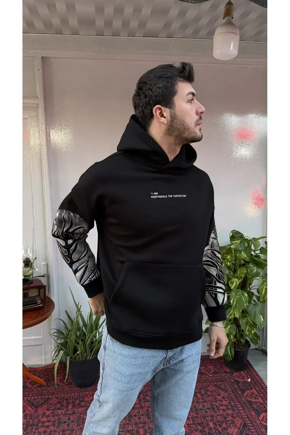 Kol Nakış Detaylı Sweatshirt