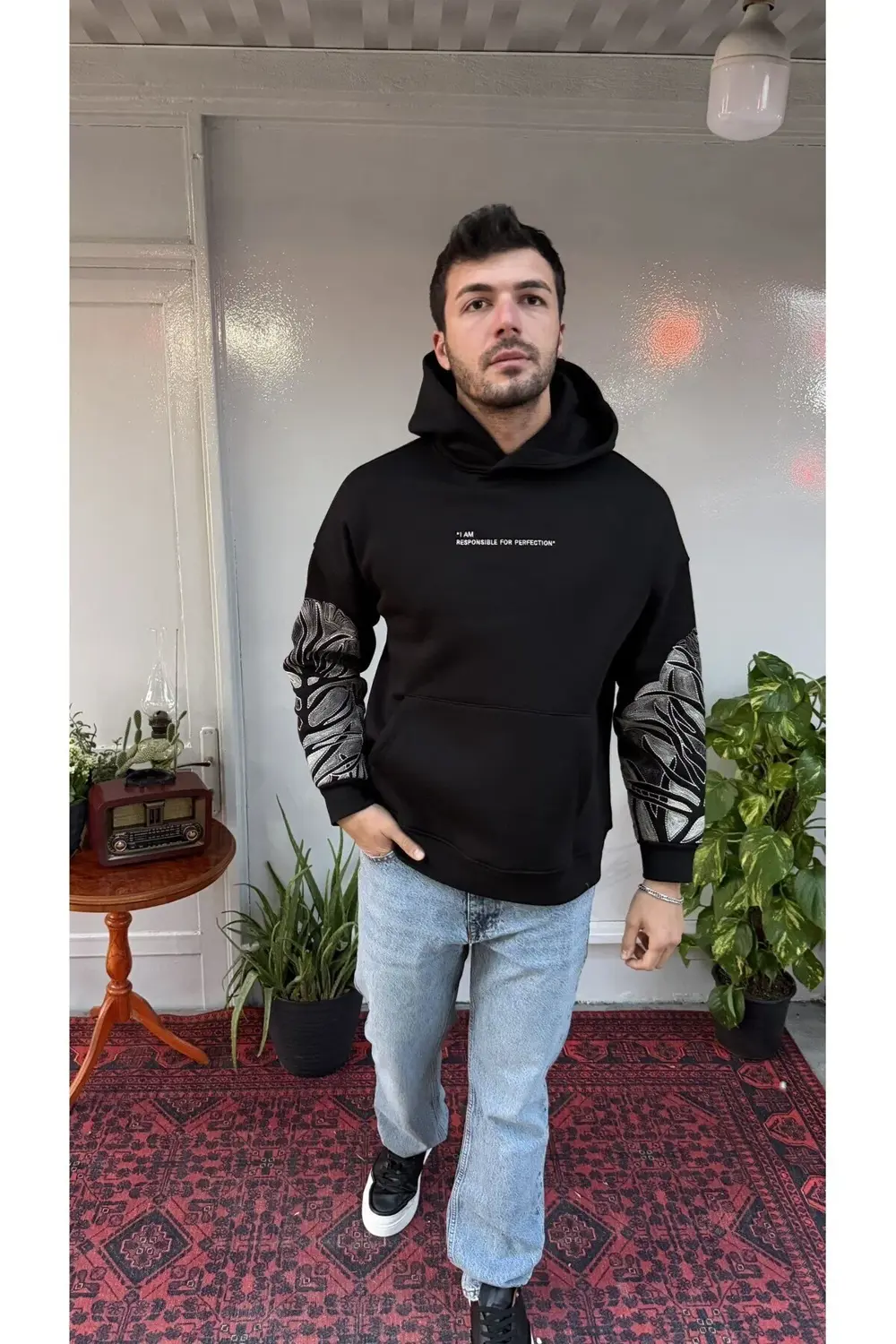 Kol Nakış Detaylı Sweatshirt