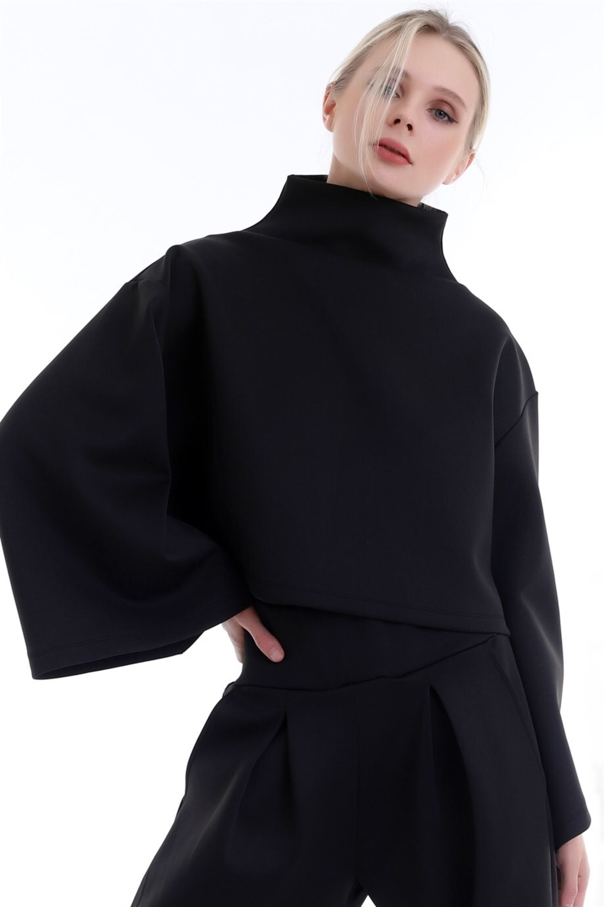 Kolları Volanlı Geniş Dik Yaka Crop Cool Sweatshirt