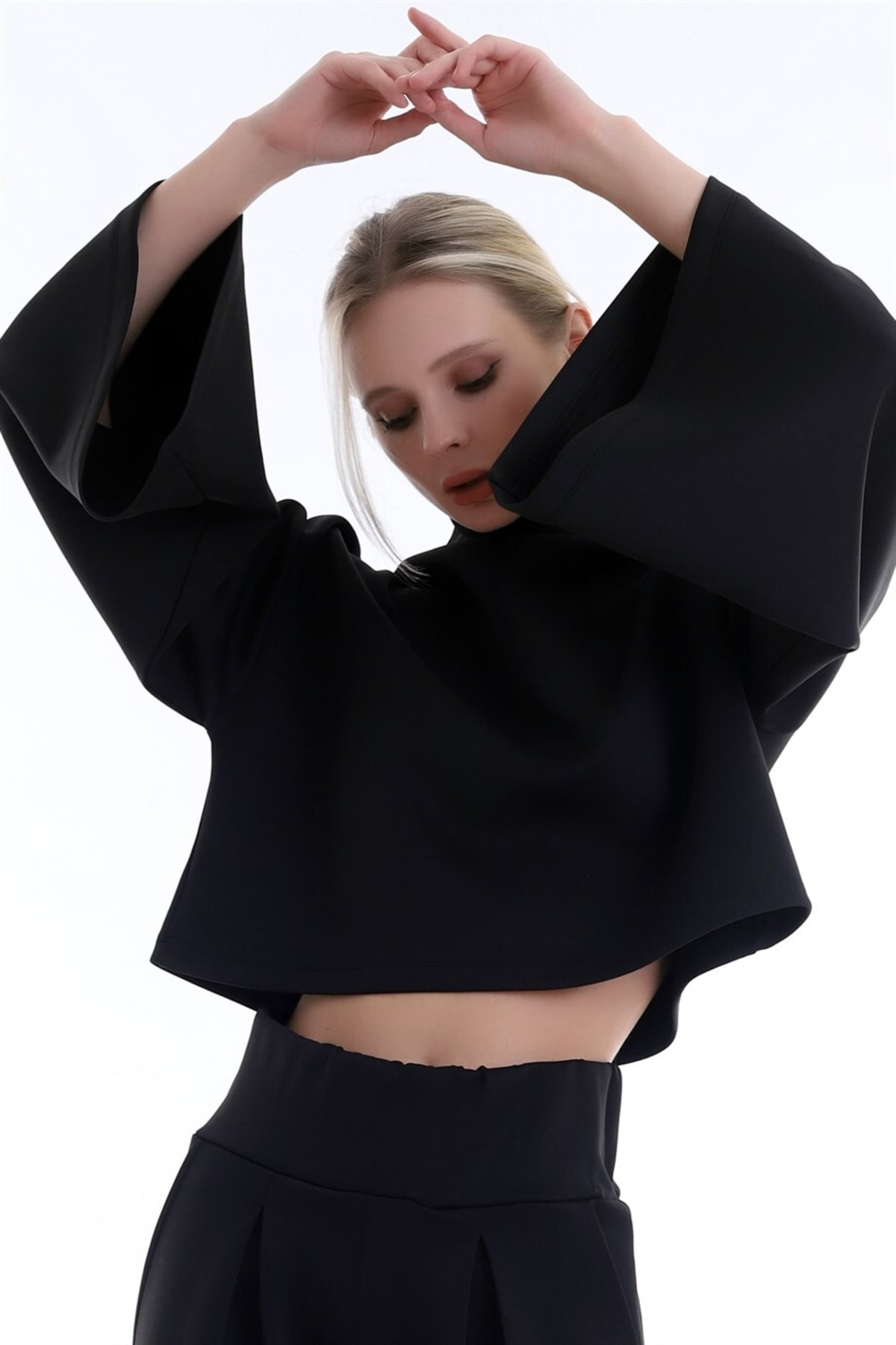 Kolları Volanlı Geniş Dik Yaka Crop Cool Sweatshirt