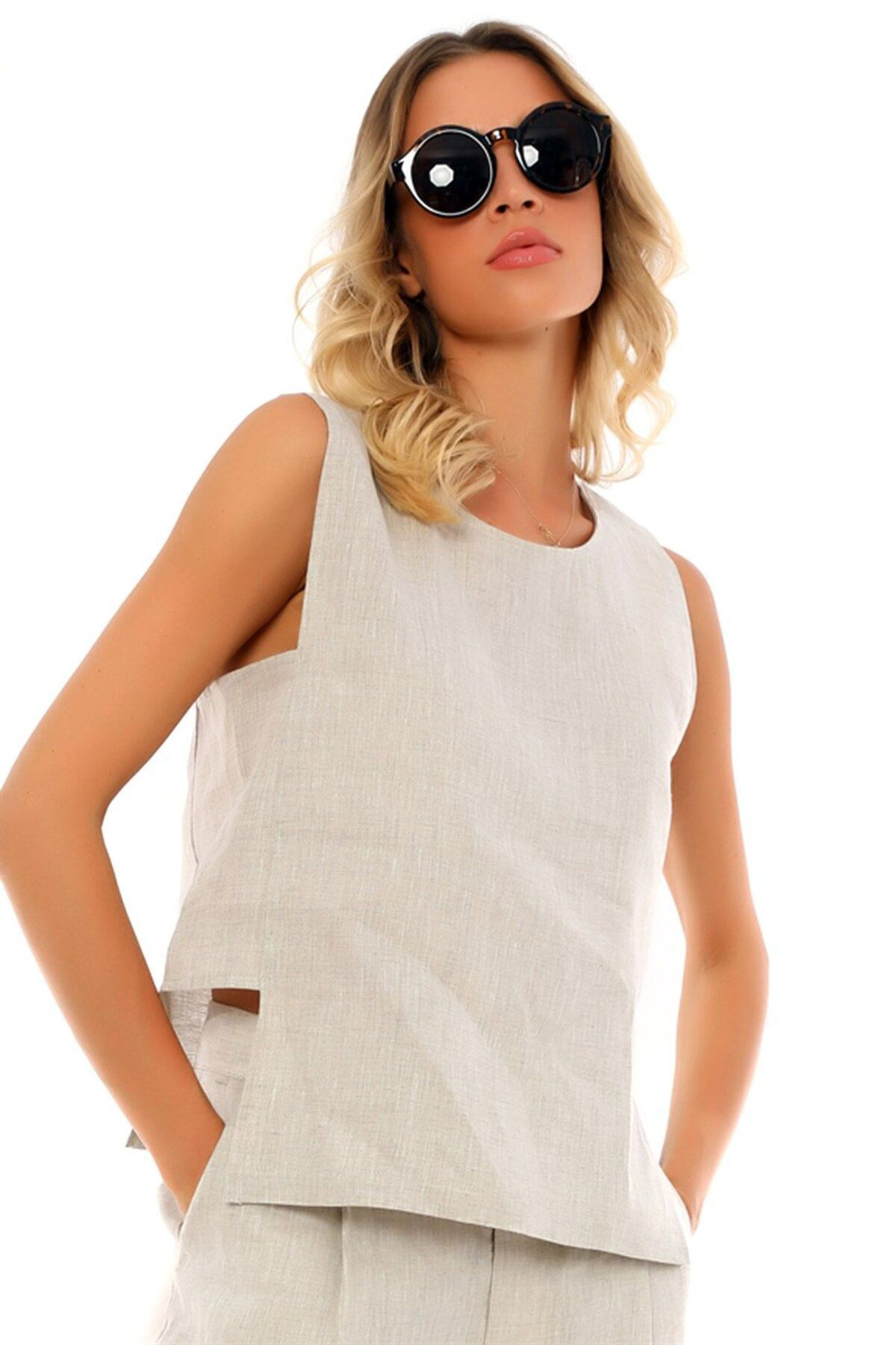 Kolsuz Yuvarlak Yaka Yandan Bantlı Düz Rahat Bluz