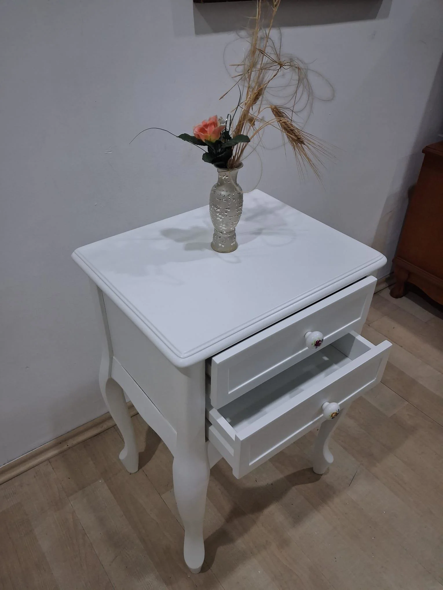 Komodin 13750 Klasik Model Kayın Aslan ayak Parlak BEYZ lake Pors