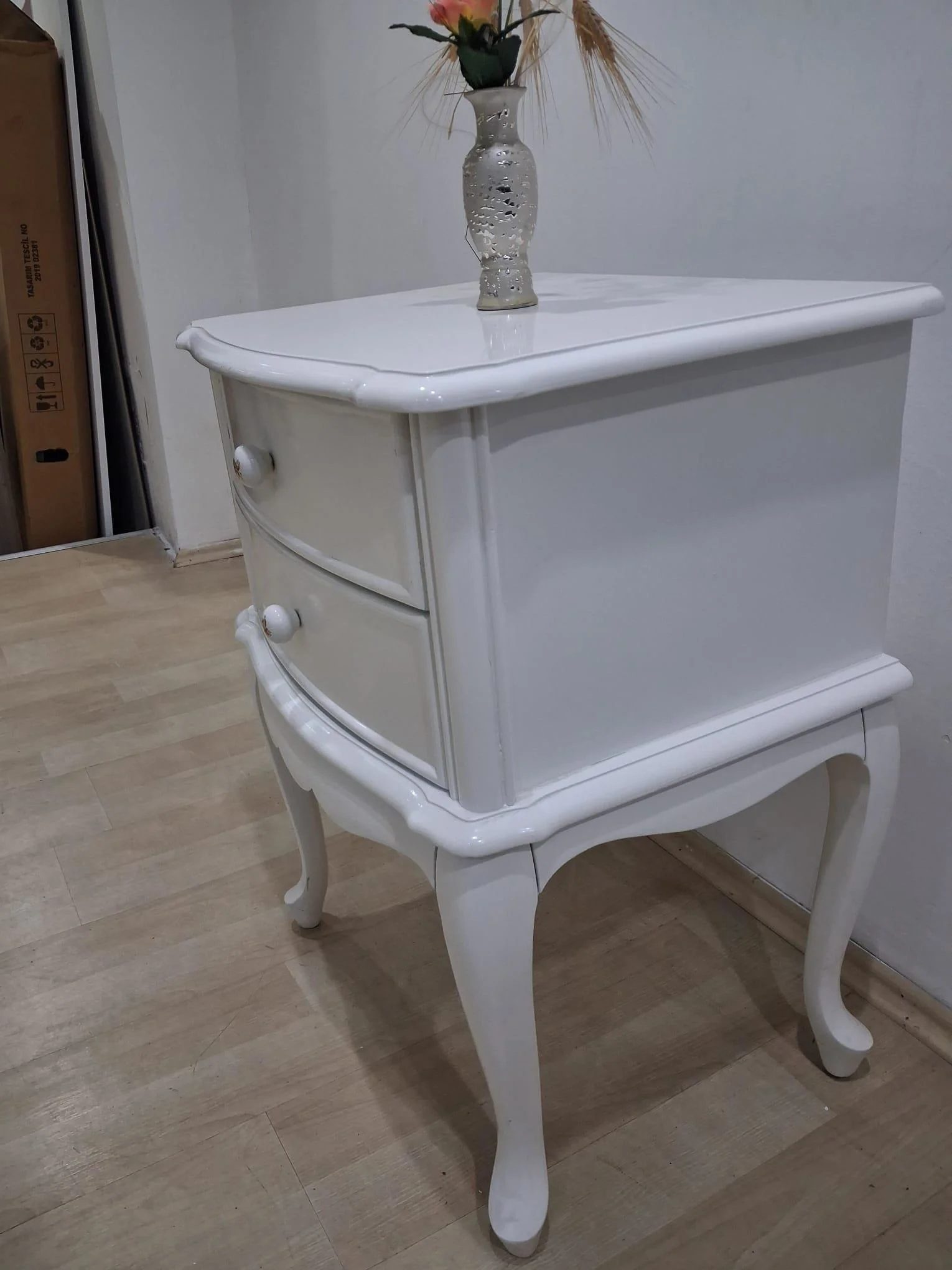Komodin 18492 Klasik Model Bombe Kayın Aslan Ayak 2 Çek Parlk Bey