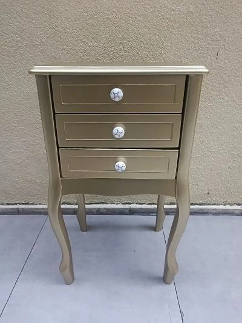 Komodin MODEL 90529 3Çekmeceli Kayın Lükens Ayak Gold Renk Porsel Komodin MODEL 90529 3Çekmeceli Kayın Lükens Ayak Gold Renk Porsel