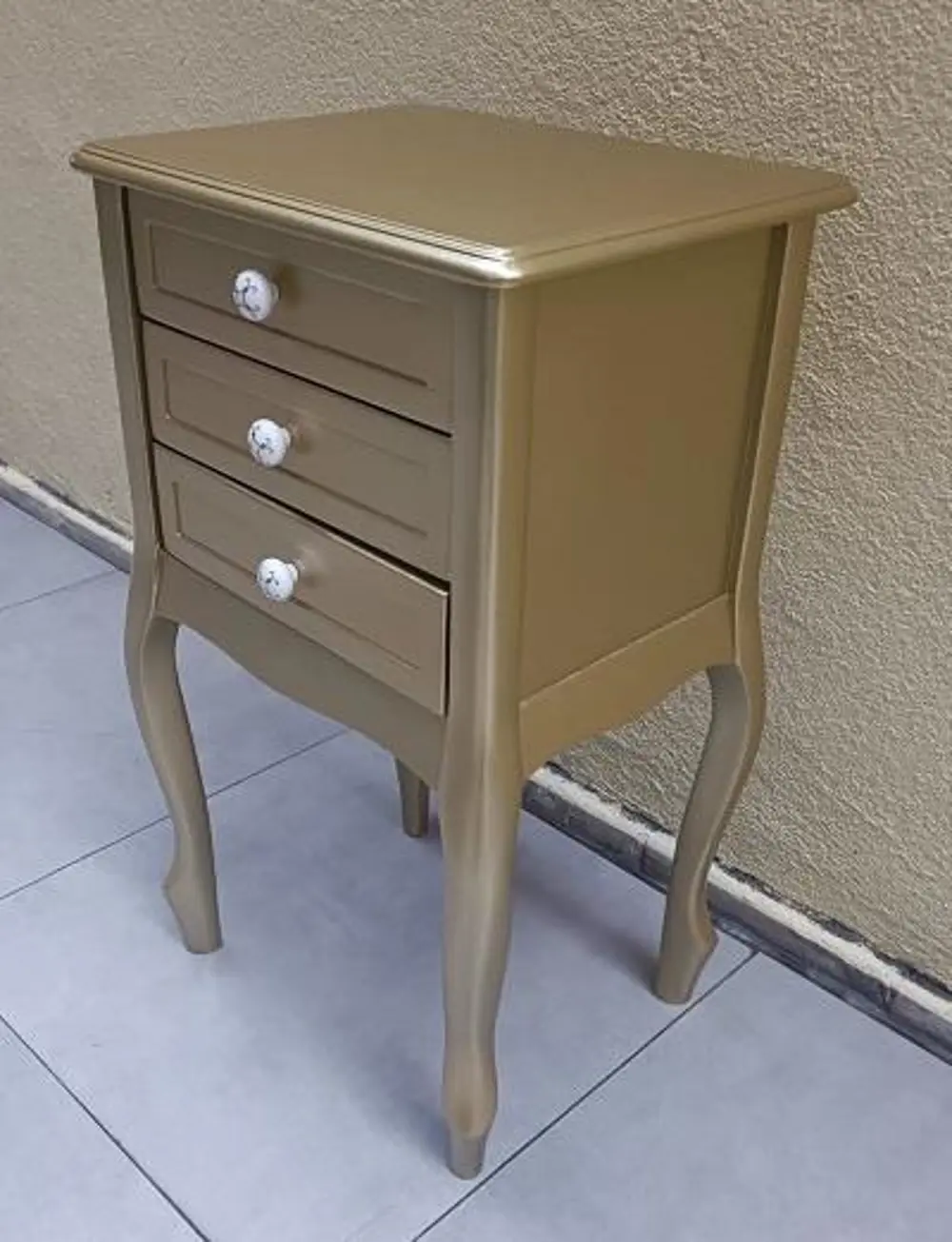 Komodin MODEL 90529 3Çekmeceli Kayın Lükens Ayak Gold Renk Porsel Komodin MODEL 90529 3Çekmeceli Kayın Lükens Ayak Gold Renk Porsel