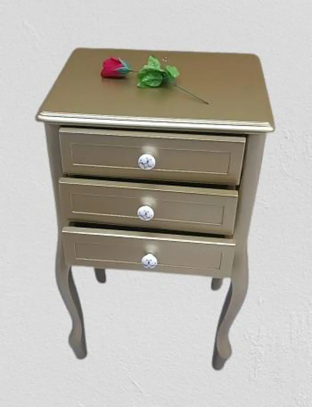 Komodin MODEL 90529 3Çekmeceli Kayın Lükens Ayak Gold Renk Porsel Komodin MODEL 90529 3Çekmeceli Kayın Lükens Ayak Gold Renk Porsel