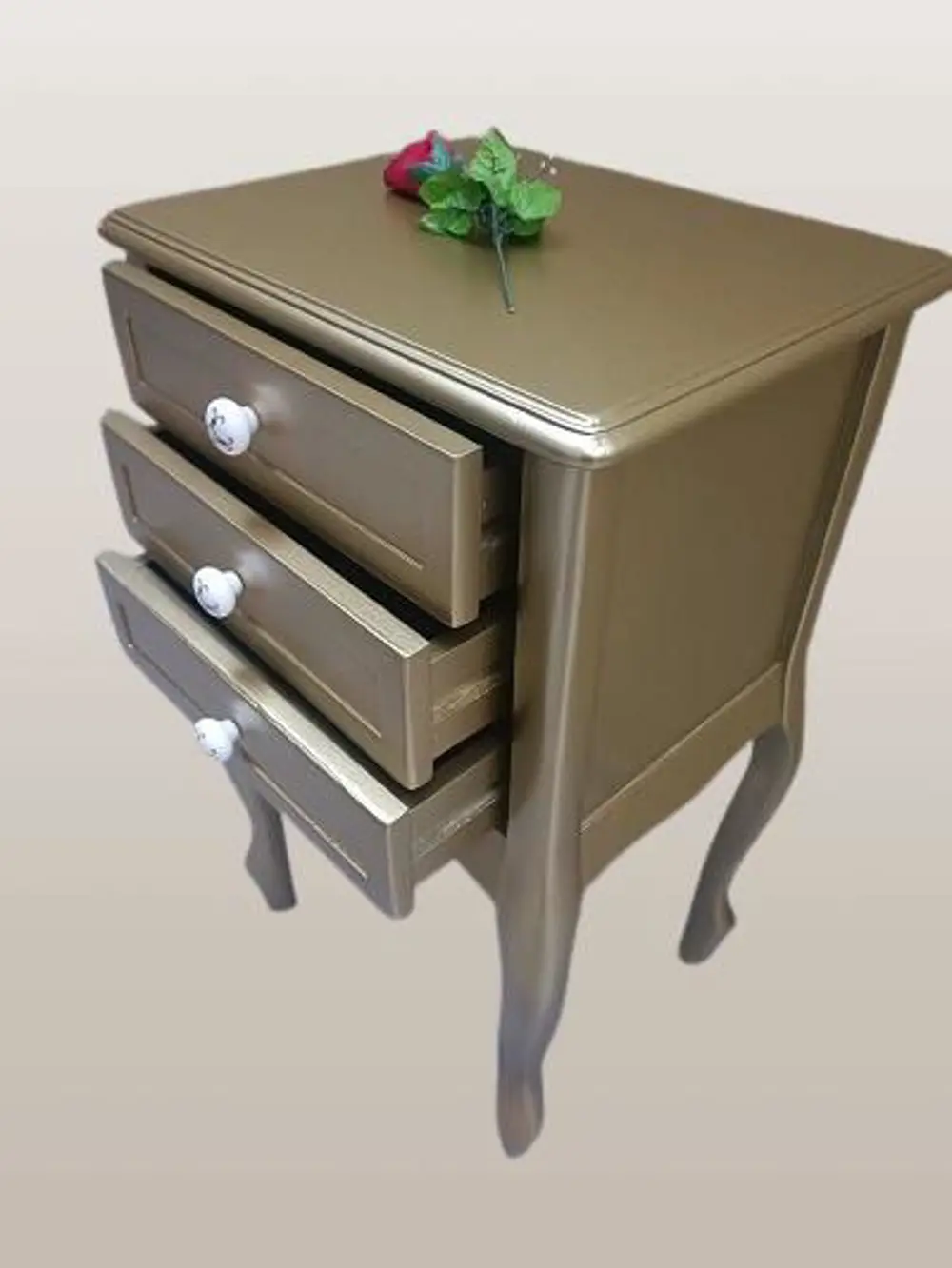 Komodin MODEL 90529 3Çekmeceli Kayın Lükens Ayak Gold Renk Porsel Komodin MODEL 90529 3Çekmeceli Kayın Lükens Ayak Gold Renk Porsel