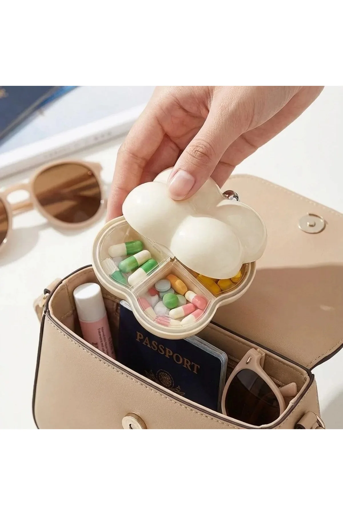Kompakt Çiçek Model İlaç Kutusu – 7 Bölmeli Günlük ve Seyahat Tipi Mini Hap Düzenleyici
