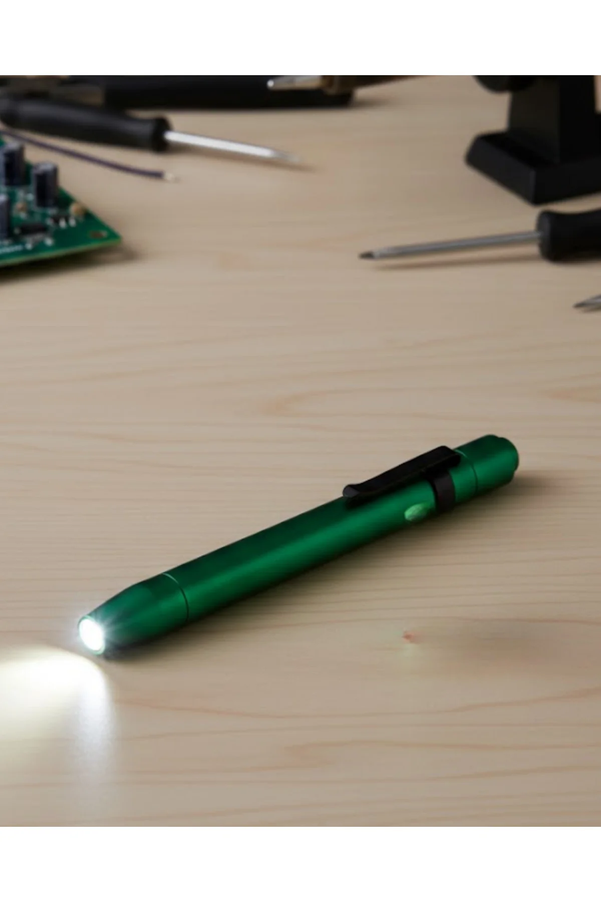 Kompakt Tasarımlı LED Işıklı Kalem Fener Çok Yönlü Kullanım