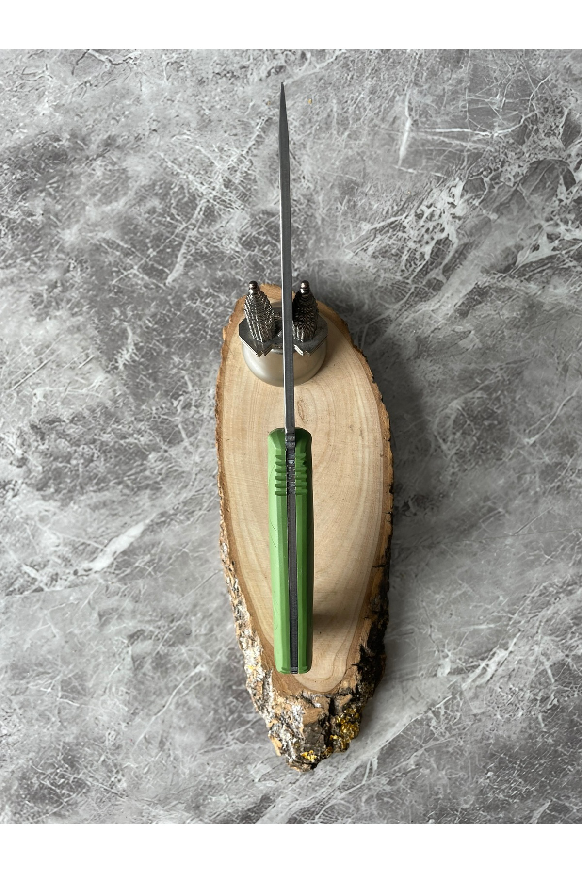 Kompakt Yeşil Kabzeli El Yapımı Kılıflı Kamp ve Av Bıçağı – 24 cm