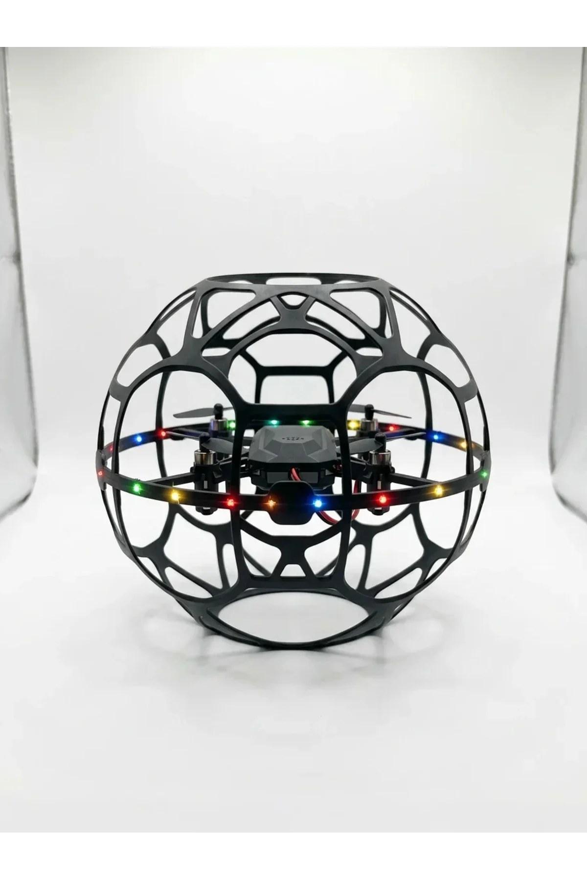 Koruyucu Kafesli Dron El Hareketiyle Kontrol Edilebilen Uçan Koruyucu Kafesli Dron El Hareketiyle Kontrol Edilebilen Uçan