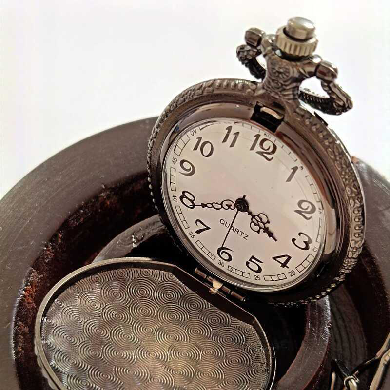 Stillove Köstekli Ay Yıldız Temalı Cep Saati Sl8237