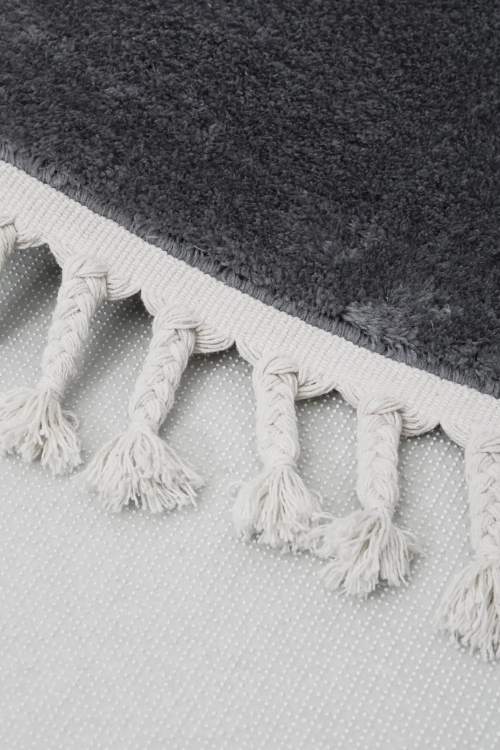 Koyu Gri Oval Post Peluş Dokuma Halı Saçaklı Salon Halısı