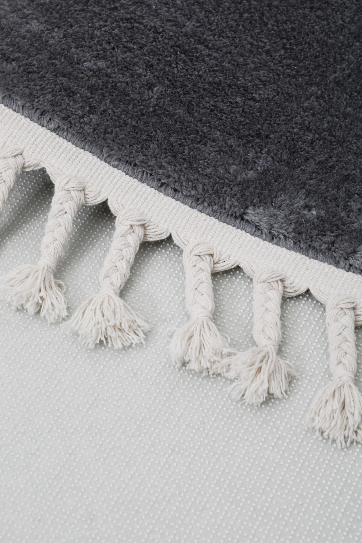 Koyu Gri Yuvarlak Post Peluş Halı Antibakteriyel Banyo Paspası 80x80 Koyu Gri Yuvarlak Post Peluş Halı Antibakteriyel Banyo Paspası 80x80
