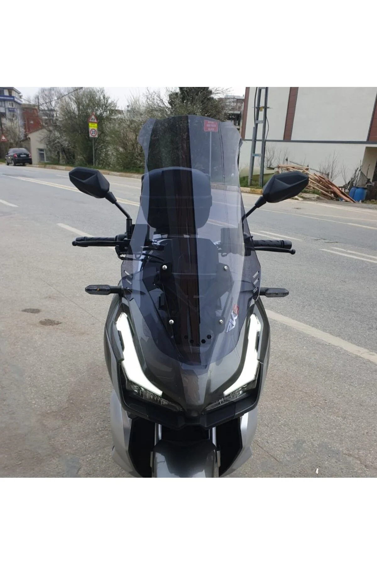 Kral Arneb 150 Ön Cam 2023-2026 Model 65cm Füme Renkli 4mm ORTA BOYLU