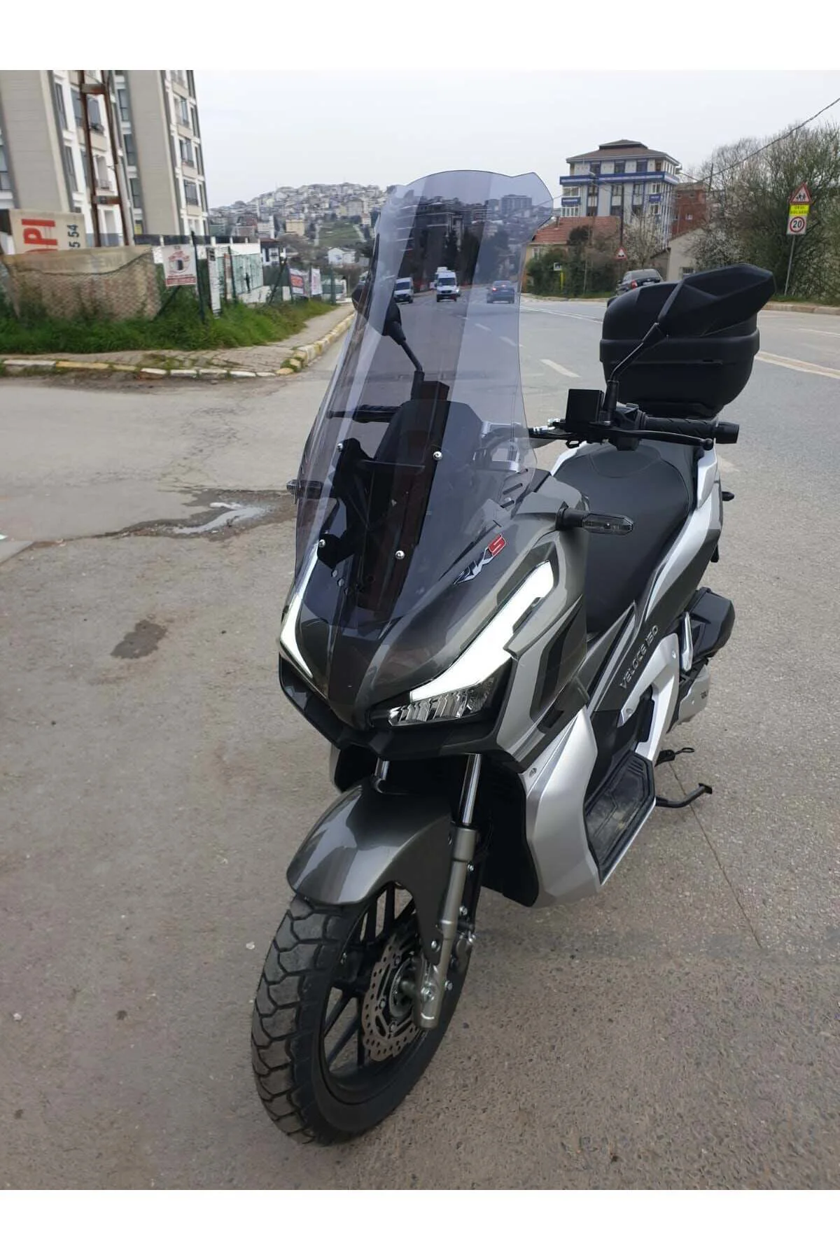 Kral Arneb 150 Ön Cam 2023-2026 Model 65cm Füme Renkli 4mm ORTA BOYLU