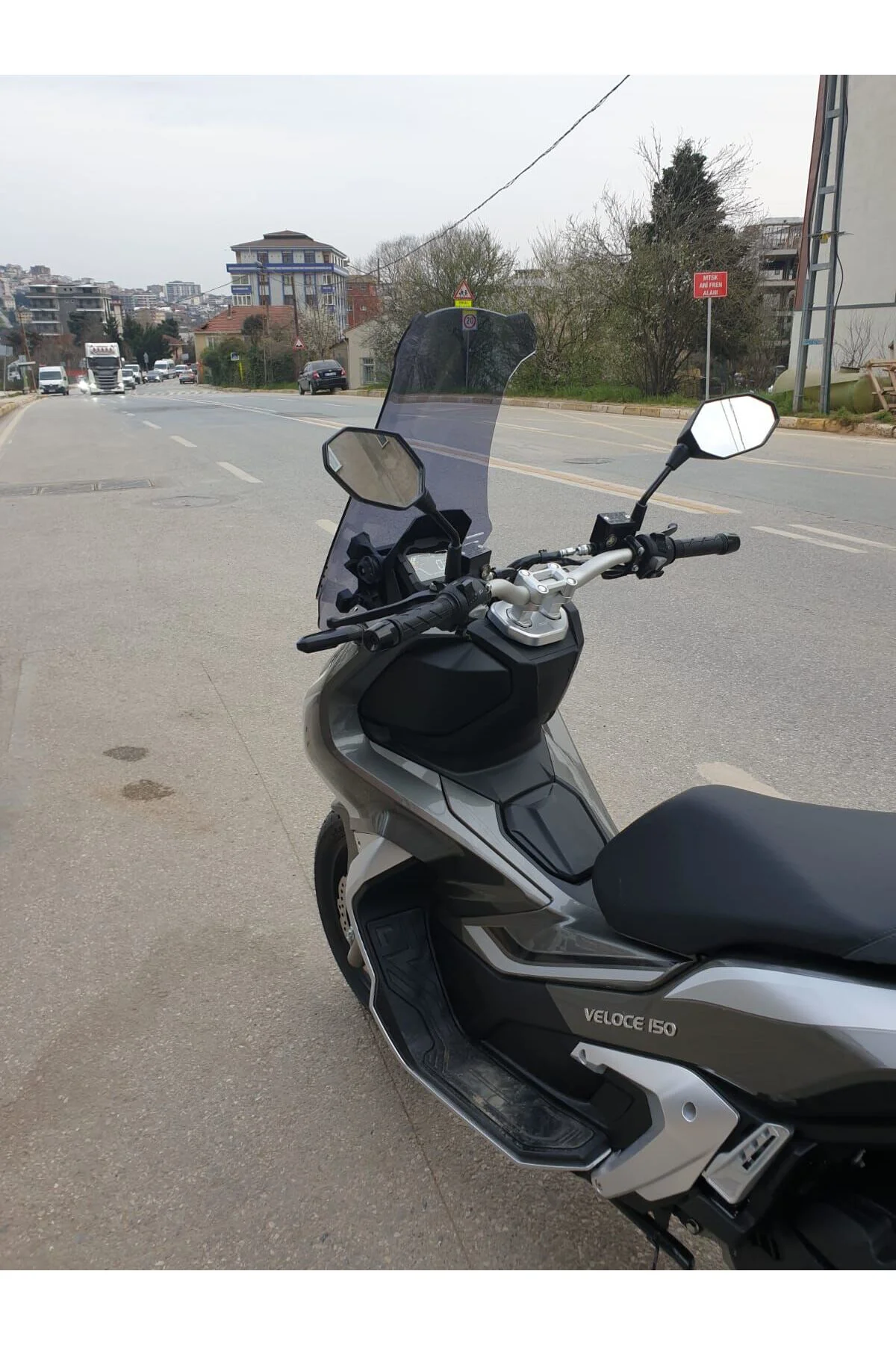 Kral Arneb 150 Ön Cam 2023-2026 Model 65cm Füme Renkli 4mm ORTA BOYLU