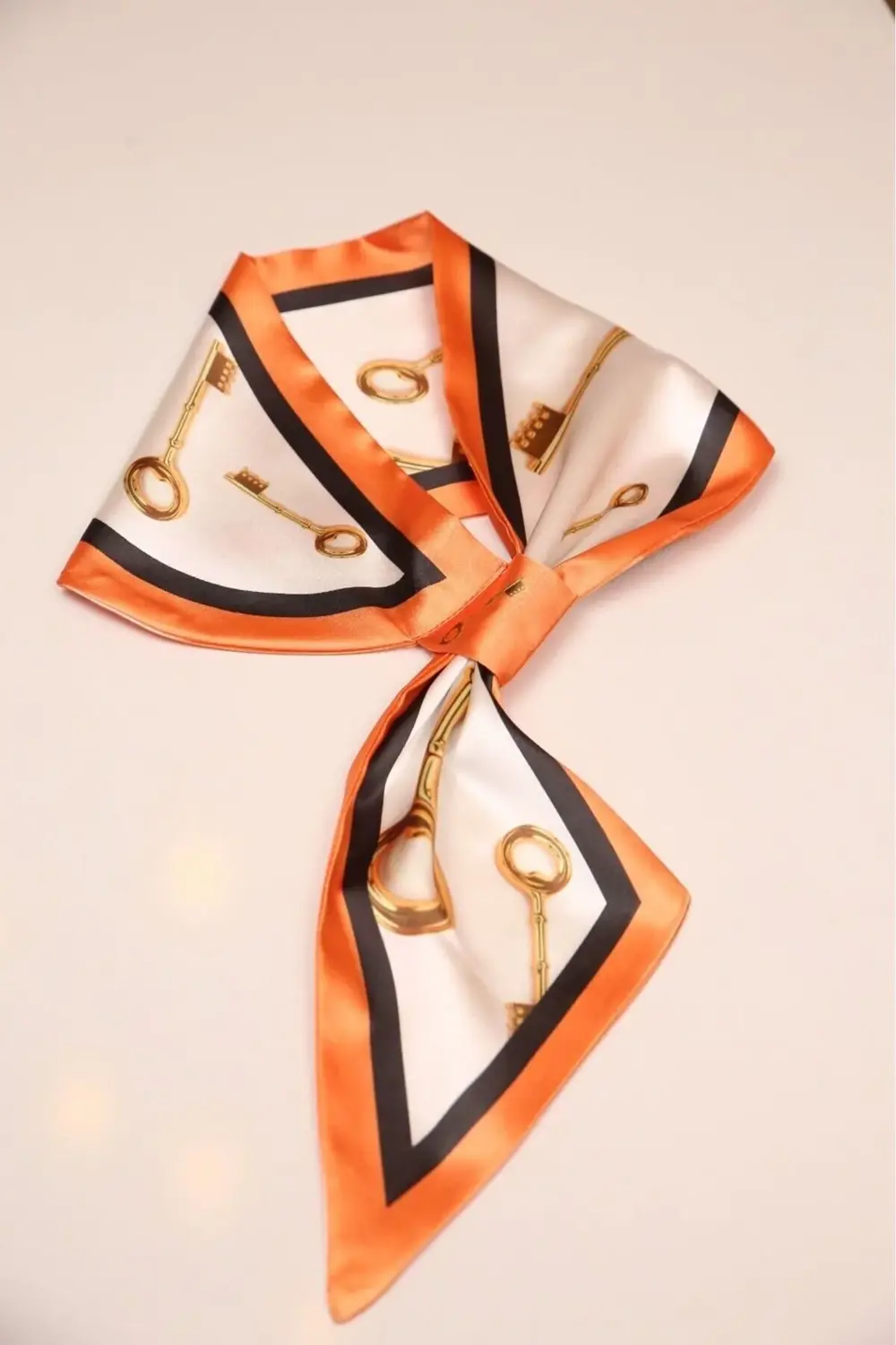 Kravat Eşarp Anahtar Desenli