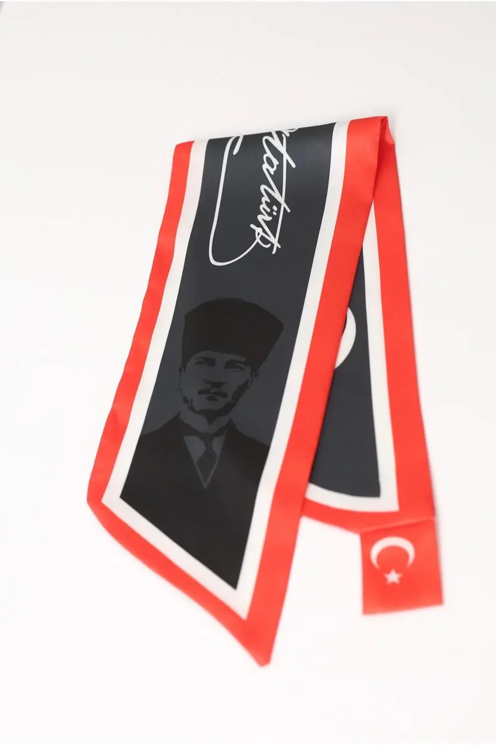 Kravat Eşarp Atatürk Portreli Desen