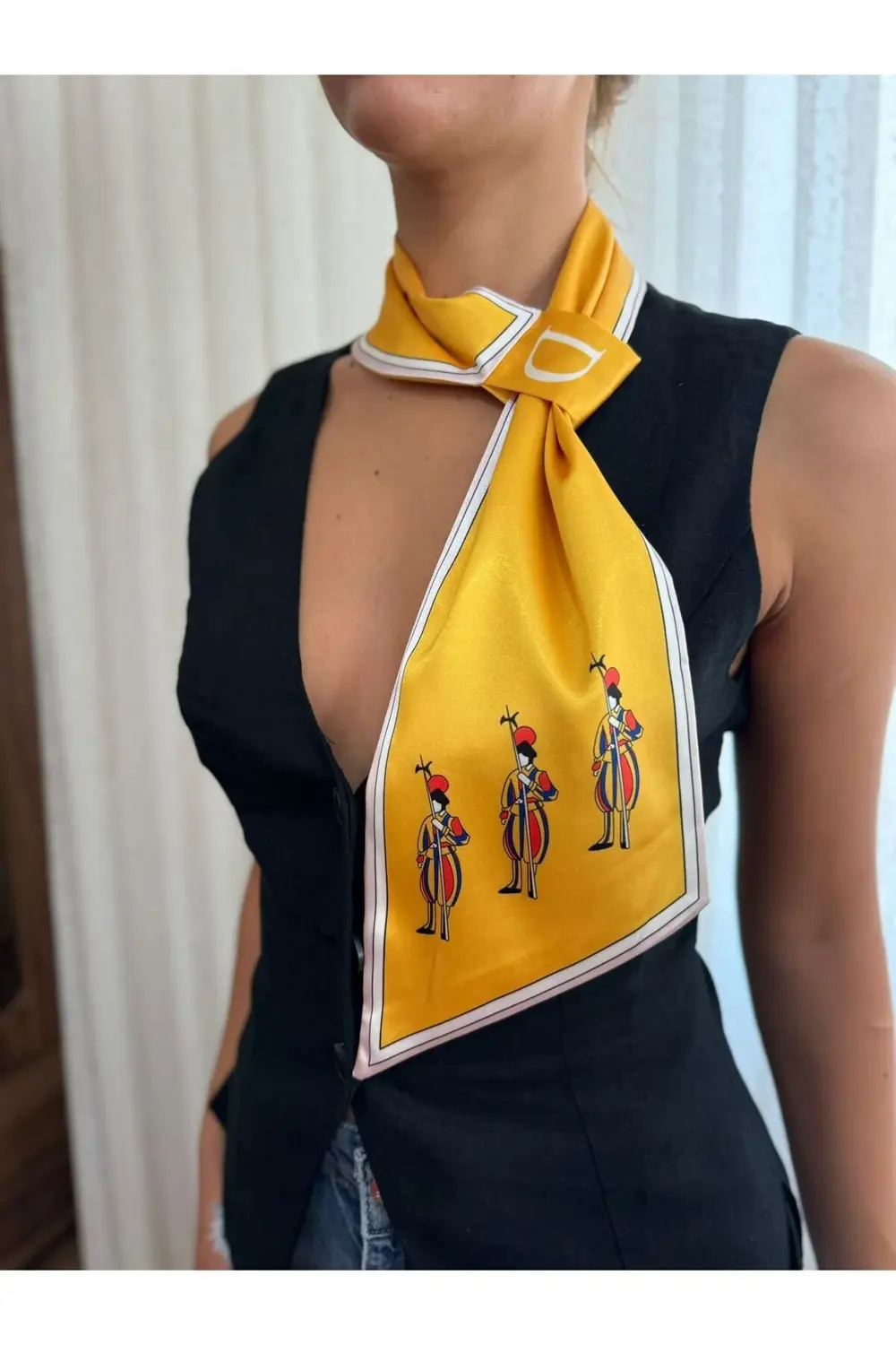 Kravat Eşarp Şövalye Desenli