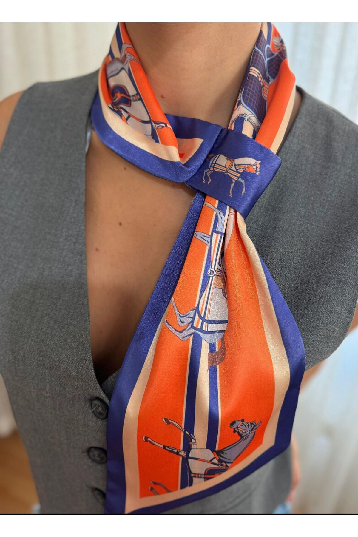 Kravat Eşarp Turuncu Atlı Desen