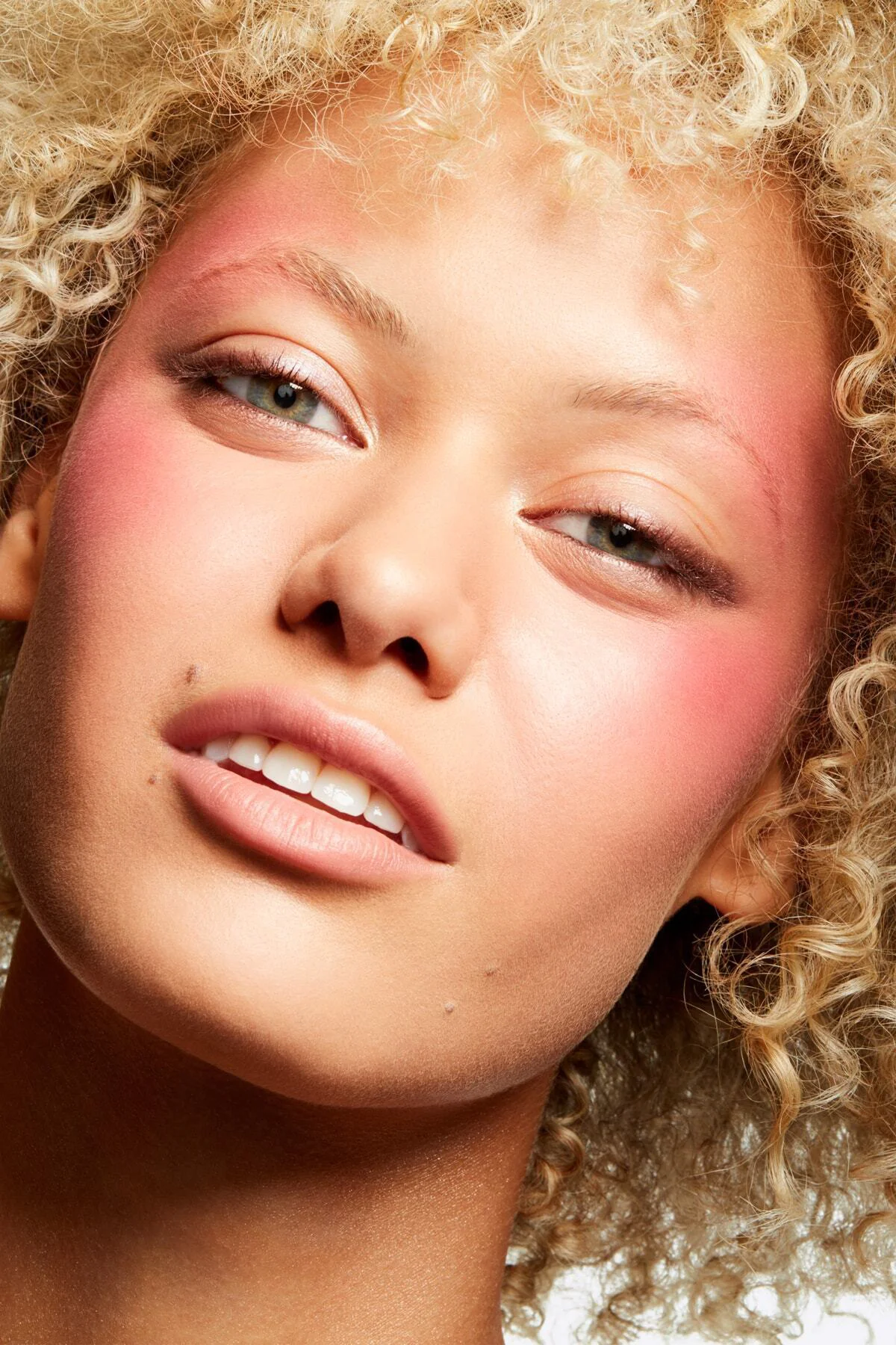 Kremsi Yapılı Pudra Allık - Extra Dimension Blush - Hushed Tone 4