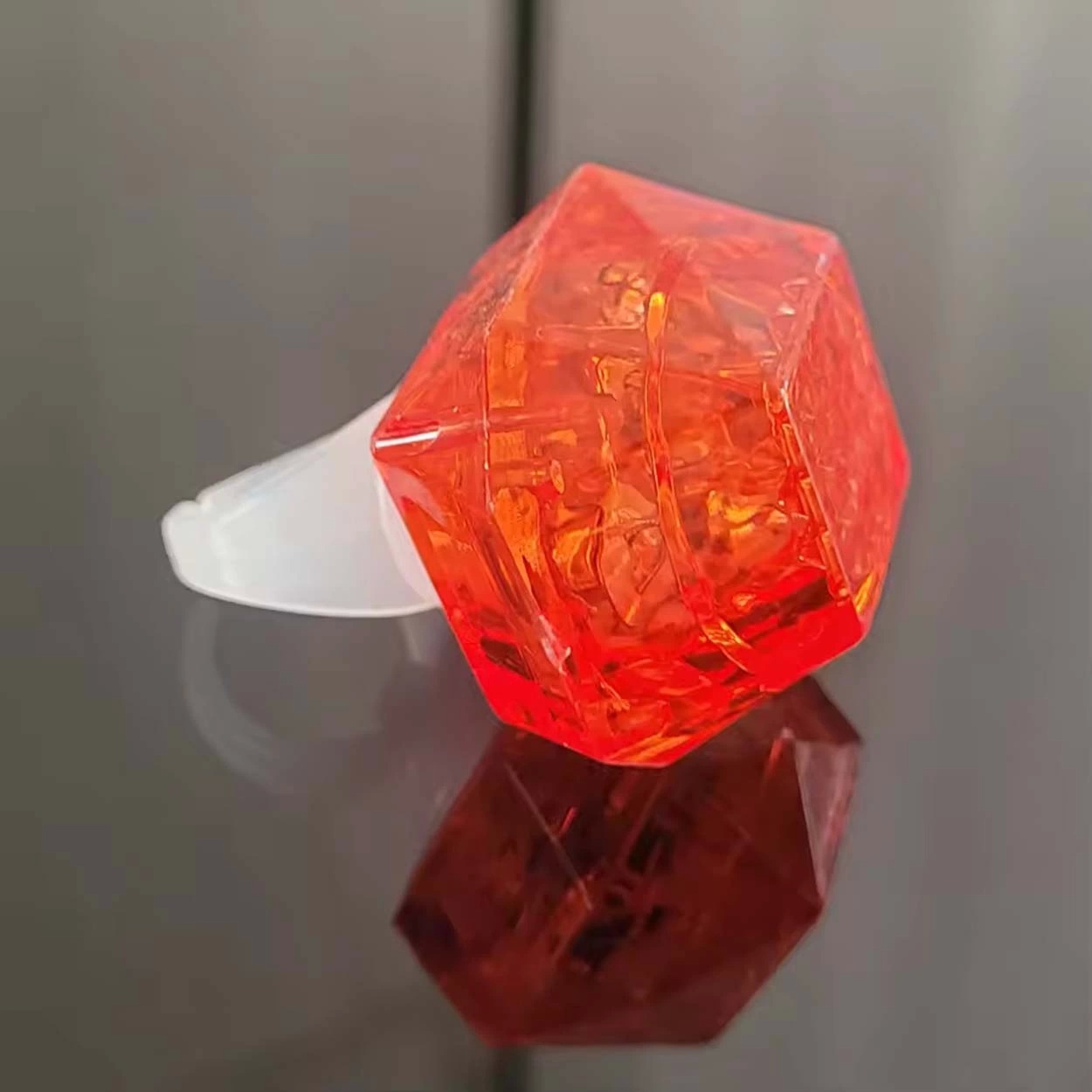 Kristal Tasarımlı Led Glow Işıklı 3 Modlu Kırmızı Yüzük 3.5 X 5 C