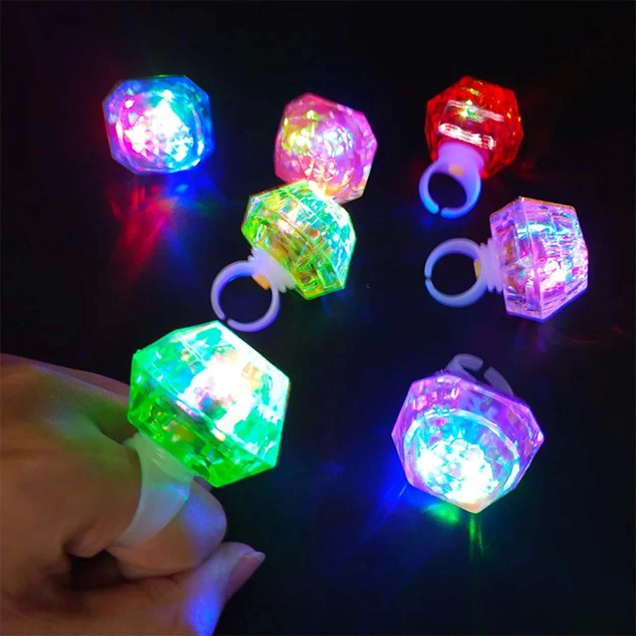 Kristal Tasarımlı Led Glow Işıklı 3 Modlu Kırmızı Yüzük 3.5 X 5 C