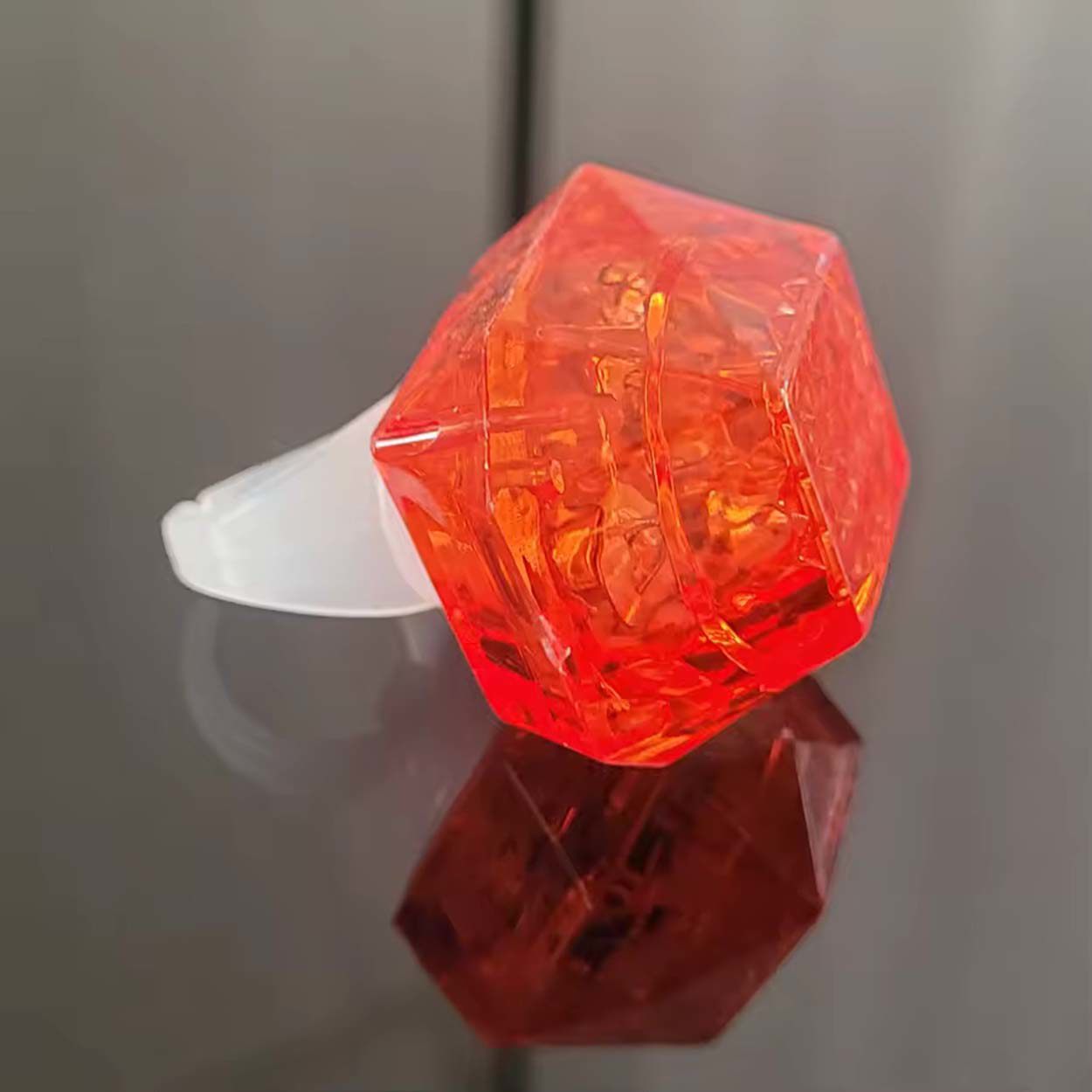 Kristal Tasarımlı Led Glow Işıklı 3 Modlu Kırmızı Yüzük 3.5 x 5 c