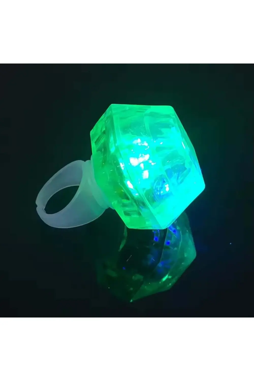 Kristal Tasarımlı Led Glow Işıklı 3 Modlu Yeşil Yüzük 3.5 x 5 cm