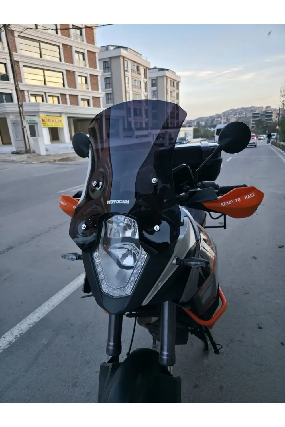 KTM 1090 Ön Cam 2008-2017 Model 56cm Siyah Renkli 4mm KTM 1090 Ön Cam 2008-2017 Model 56cm Siyah Renkli 4mm
