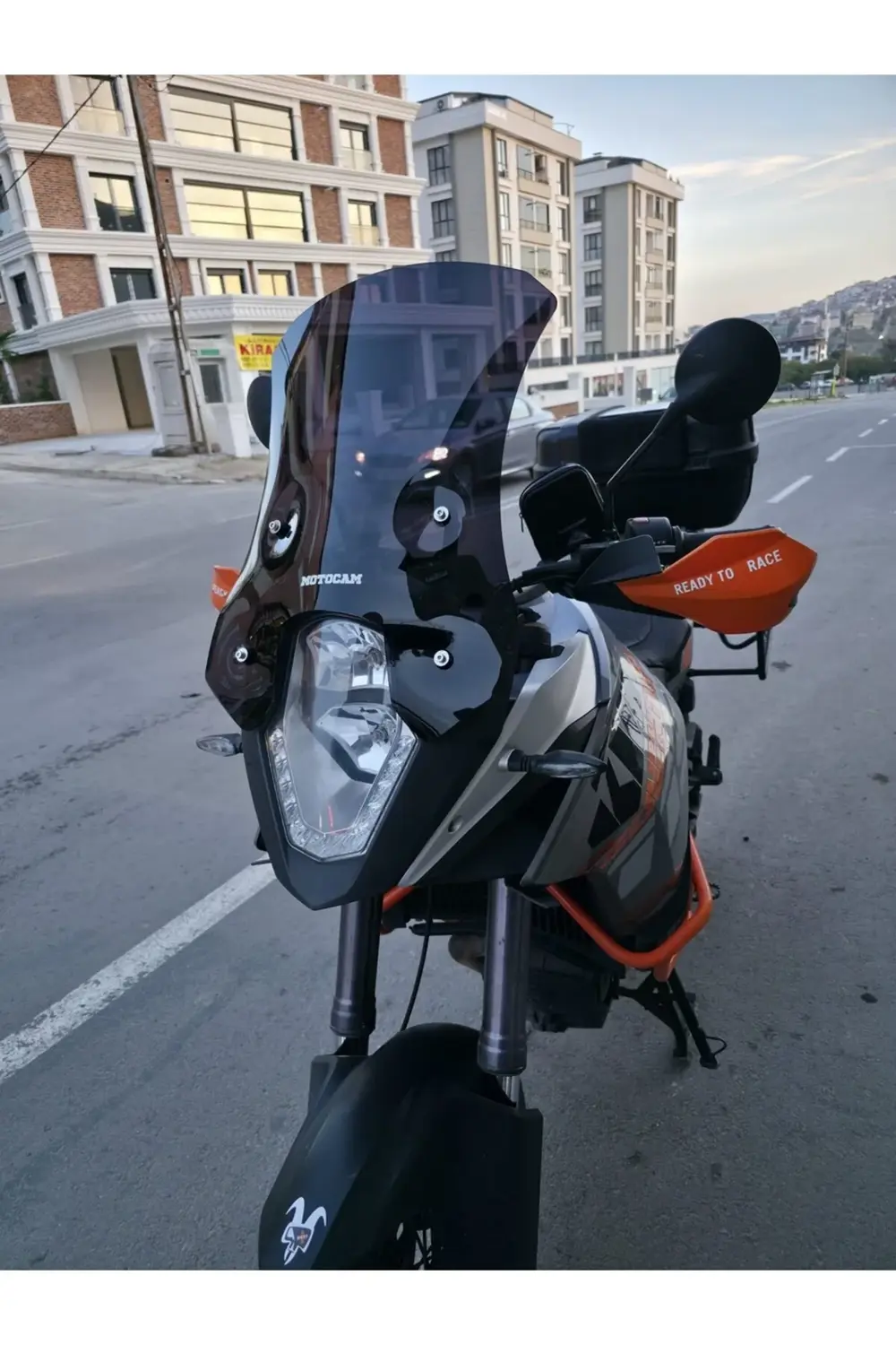 KTM 1090 Ön Cam 2008-2017 Model 56cm Siyah Renkli 4mm KTM 1090 Ön Cam 2008-2017 Model 56cm Siyah Renkli 4mm
