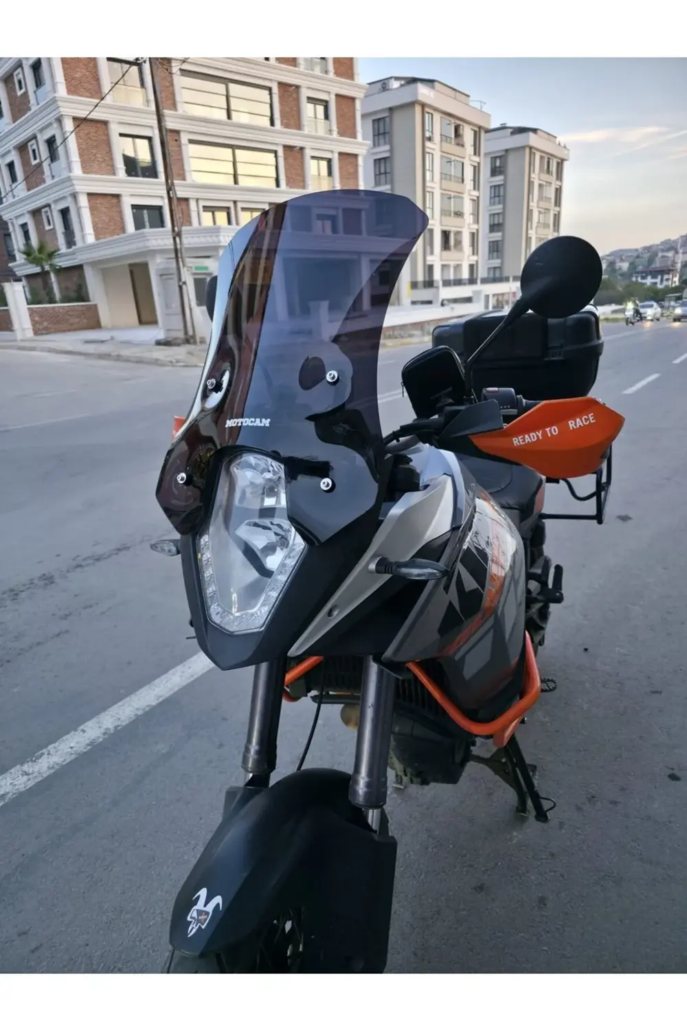KTM 1090 Ön Cam 2008-2017 Model 56cm Siyah Renkli 4mm KTM 1090 Ön Cam 2008-2017 Model 56cm Siyah Renkli 4mm