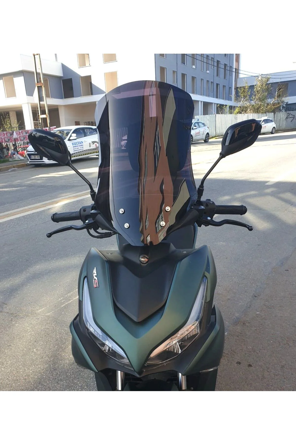 Küba Arome 125 Ön Cam 2023-2026 Model 54cm Siyah Renkli