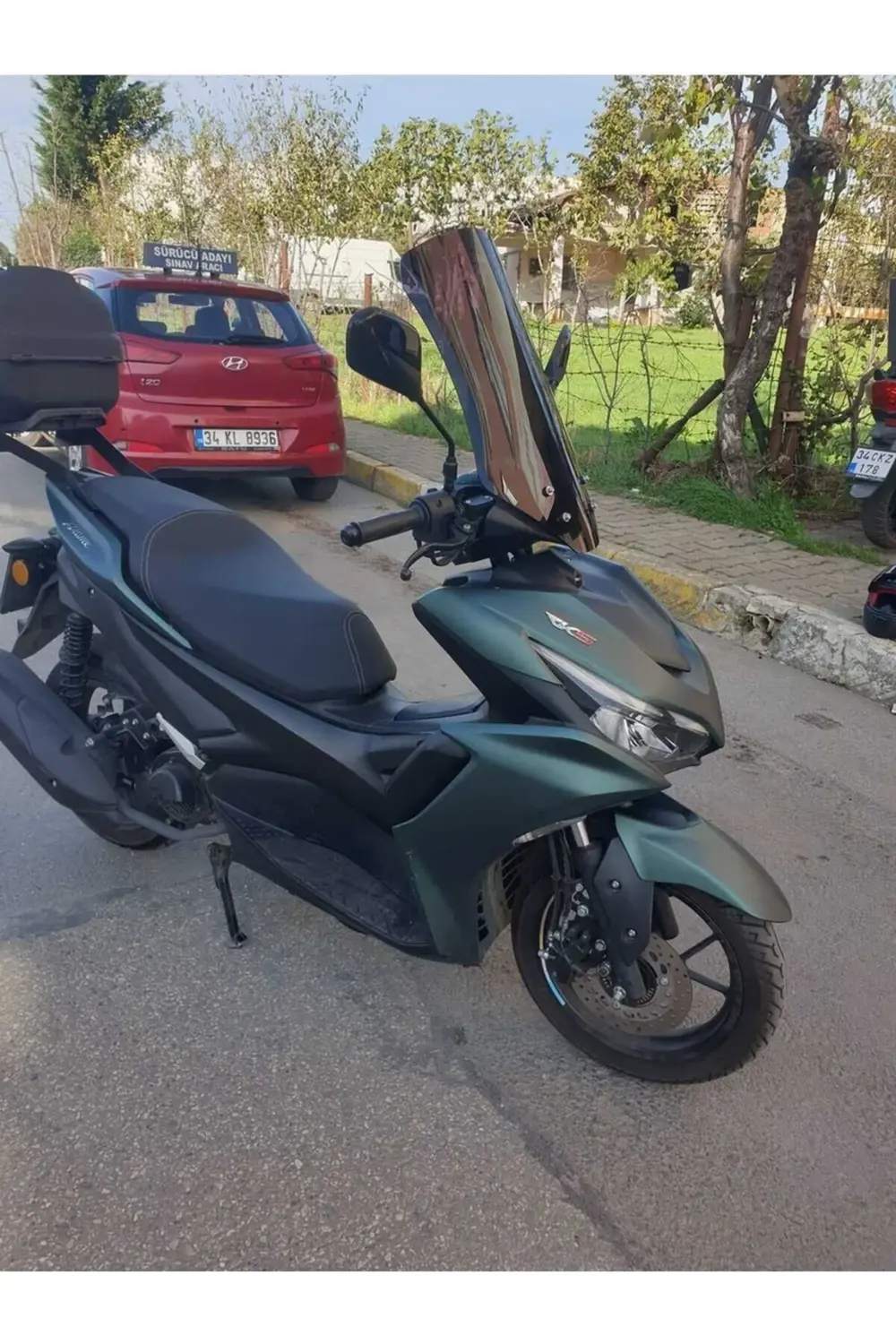 Küba Arome 125 Ön Cam 2023-2025 Model 54cm Siyah Renkli