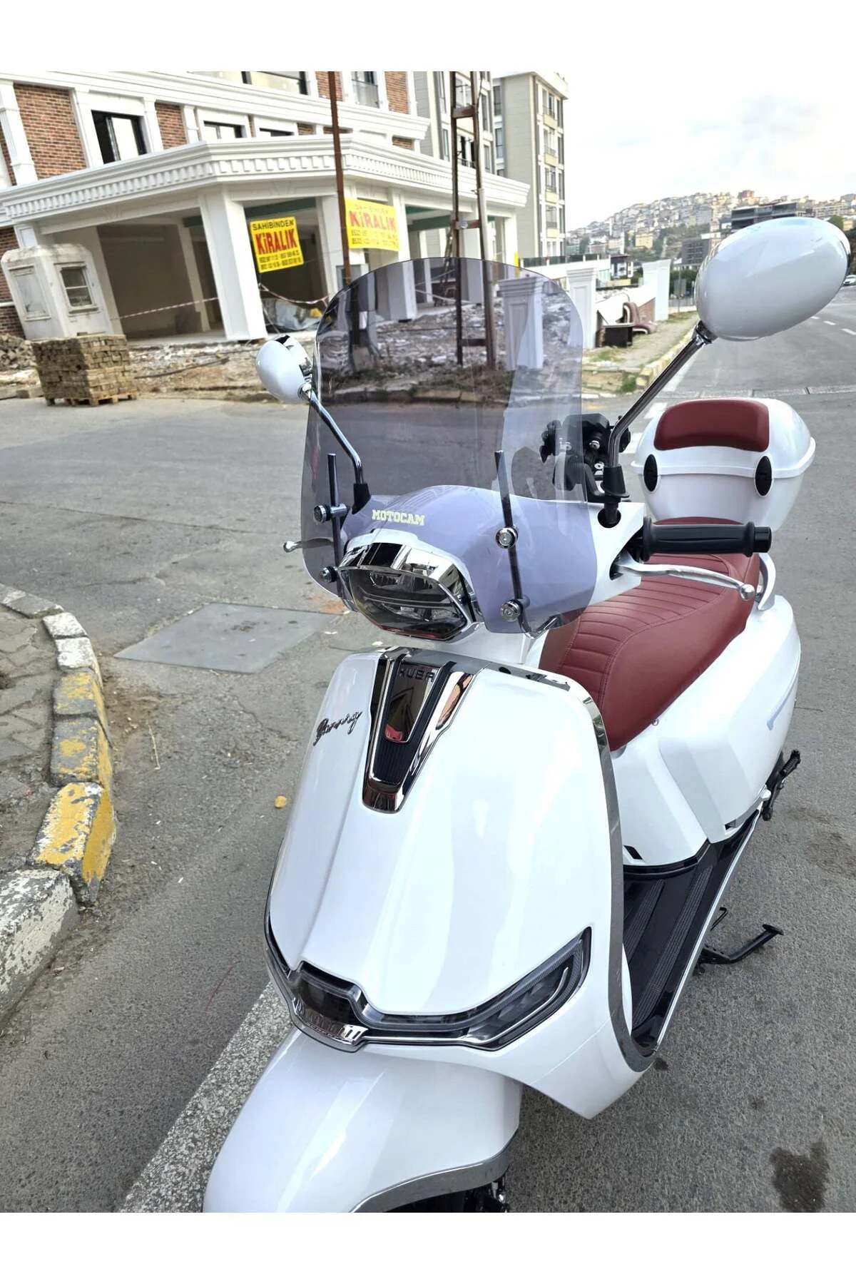 Küba Bannry Ön Cam 2024-2026 Model 43cm Füme Renkli 4mm APARATSIZ
