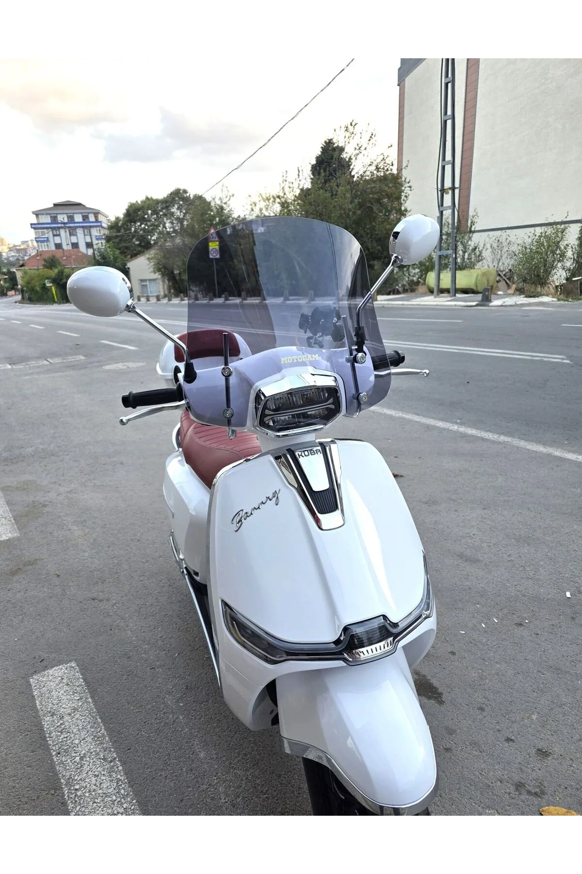 Küba Bannry Ön Cam 2024-2026 Model 43cm Füme Renkli 4mm APARATSIZ