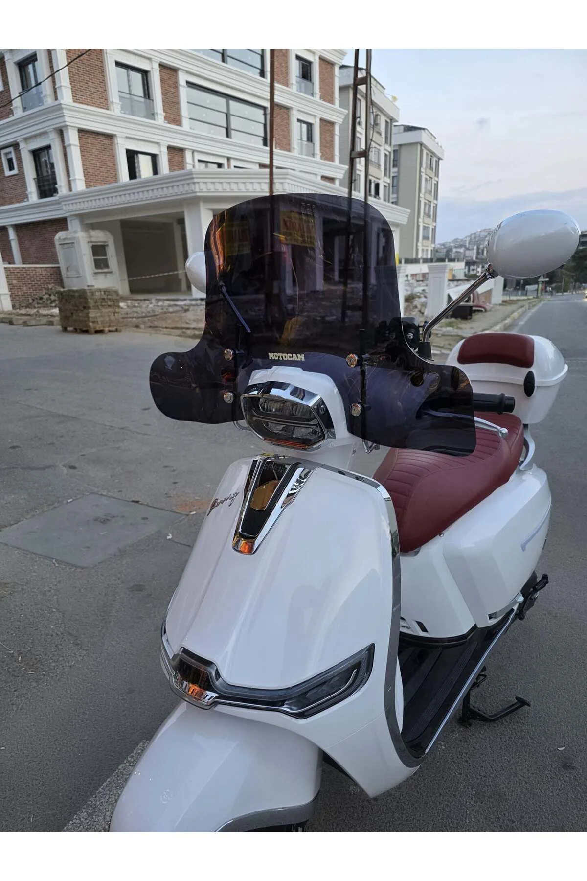 Küba Bannry Ön Cam 2024-2026 Model 39cm Siyah Renkli 4mm Elcikli 