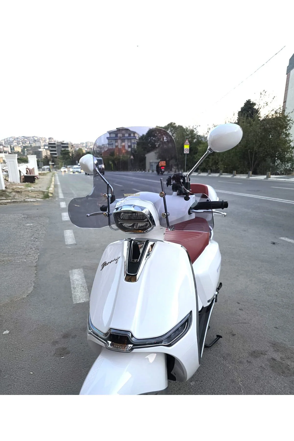 Küba Bannry Ön Cam 2024-2026 Model 39cm Füme Renkli 4mm Elcikli A