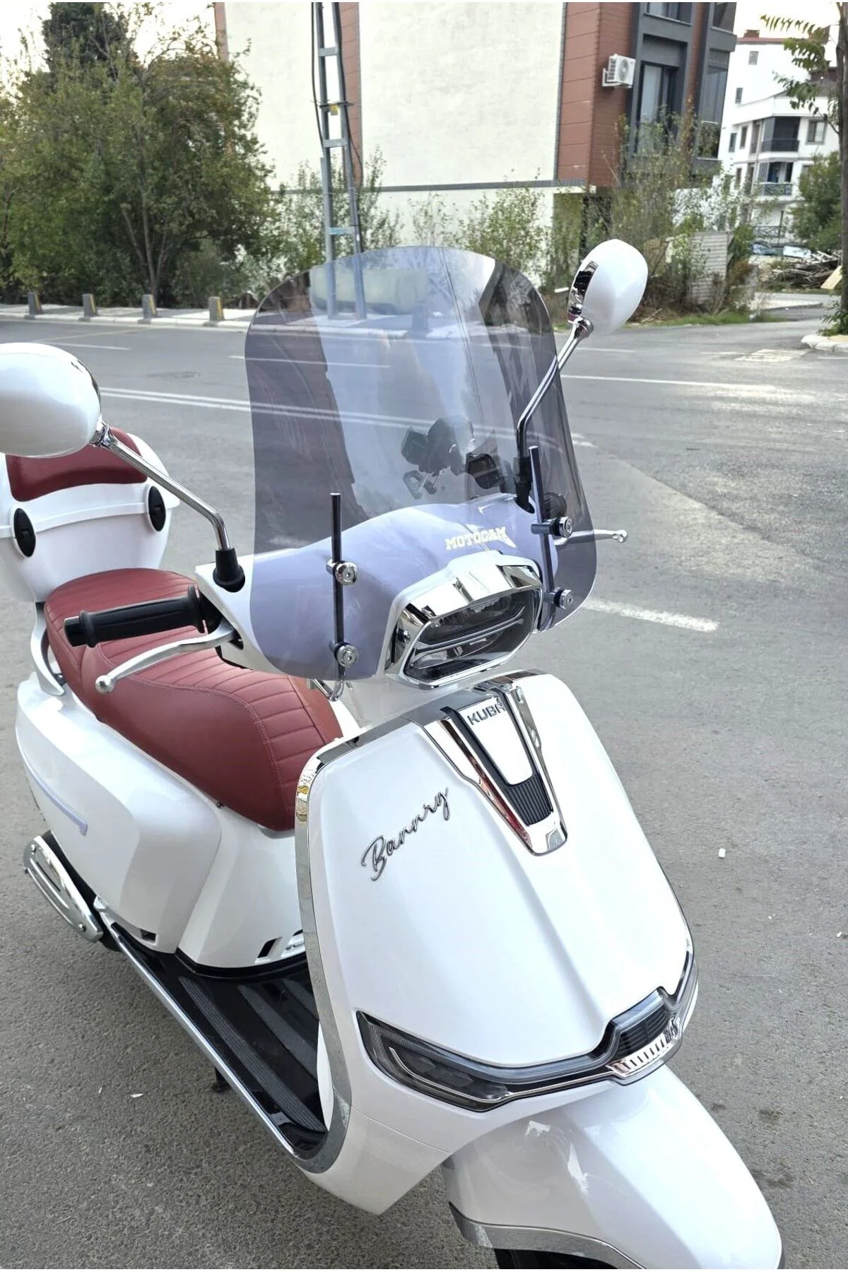 Küba Bannry Ön Cam 2024-2026 Model 43cm Füme Renkli 4mm APARATSIZ