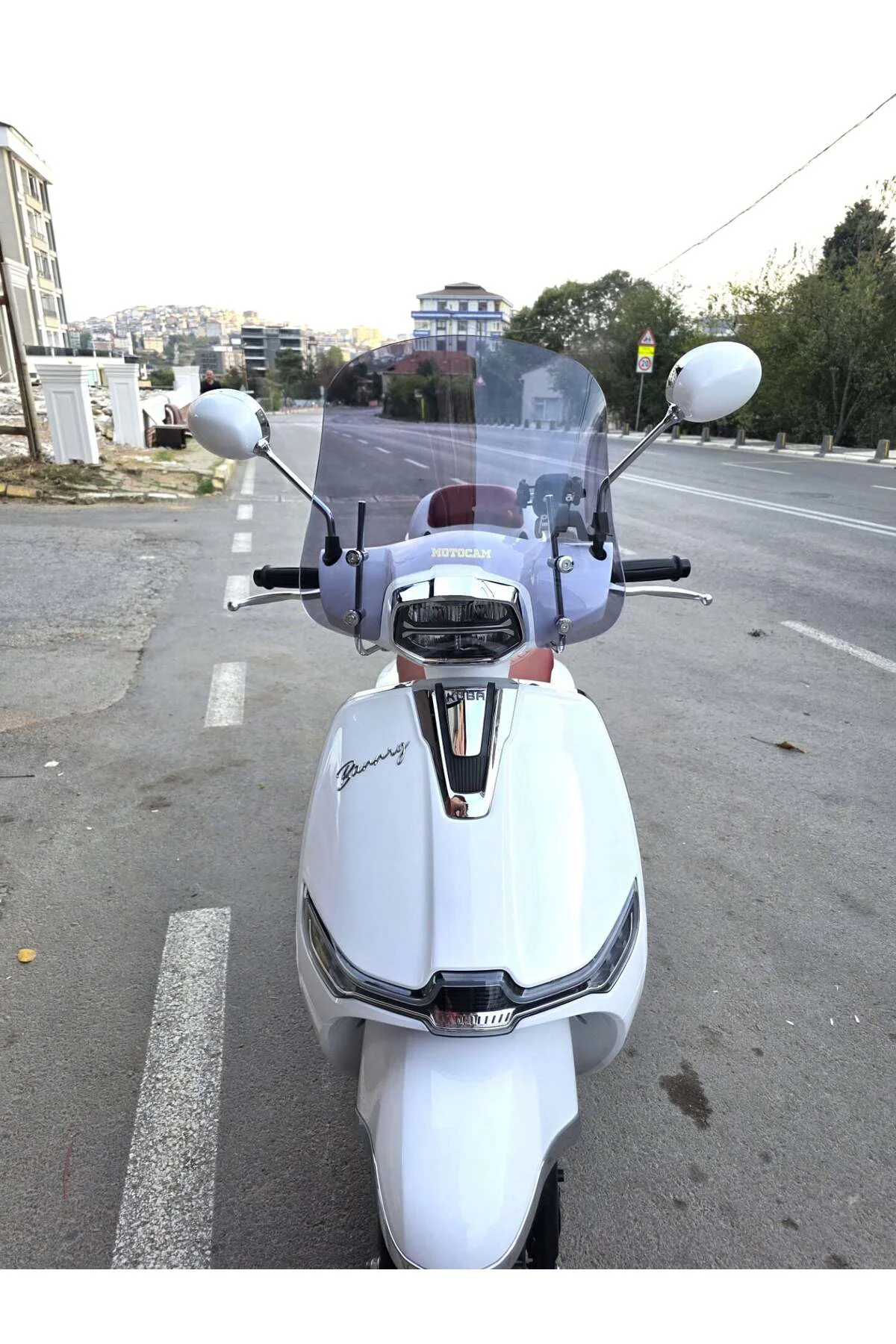 Küba Bannry Ön Cam 2024-2026 Model 43cm Füme Renkli 4mm APARATSIZ