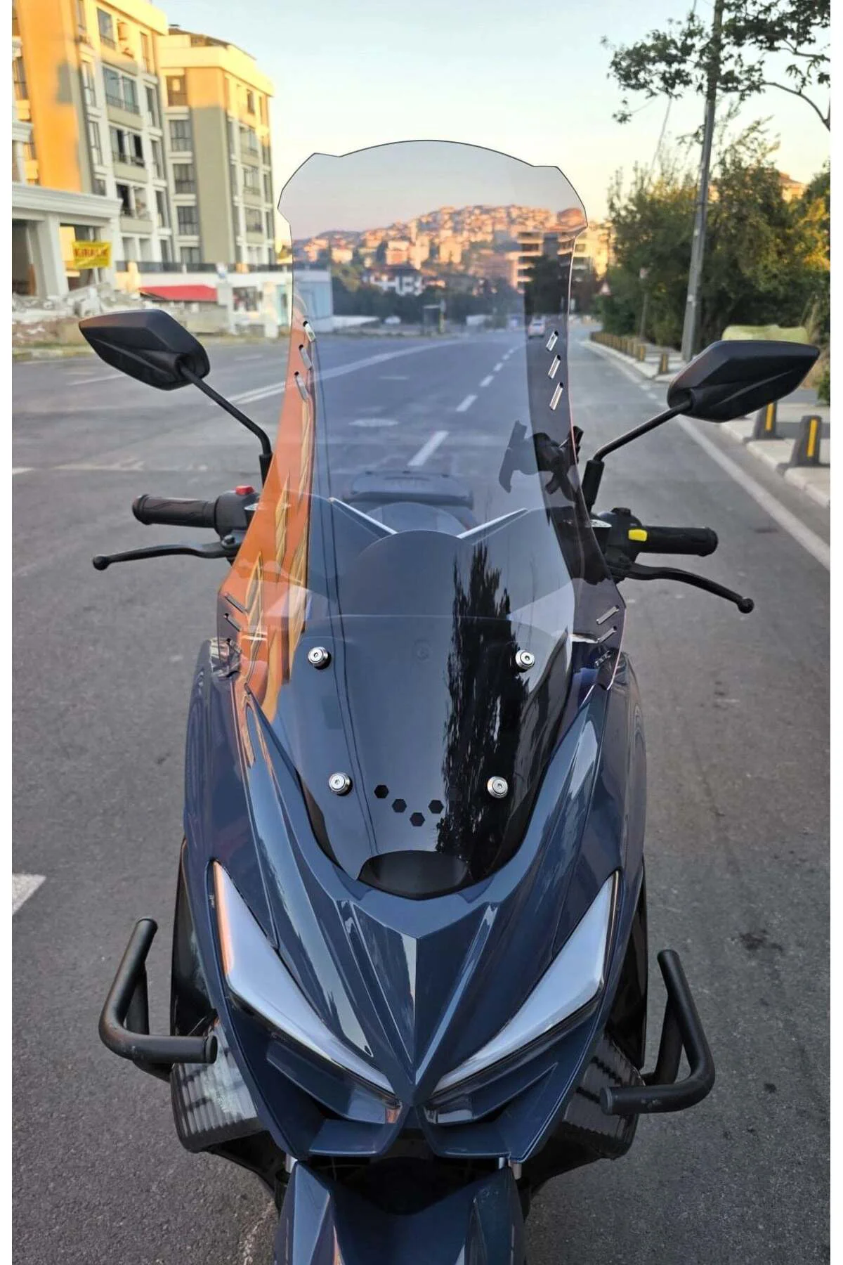 Küba Newcity 125 Ön Cam 2023-2026 Model 75cm Füme Renkli 4mm UZUN