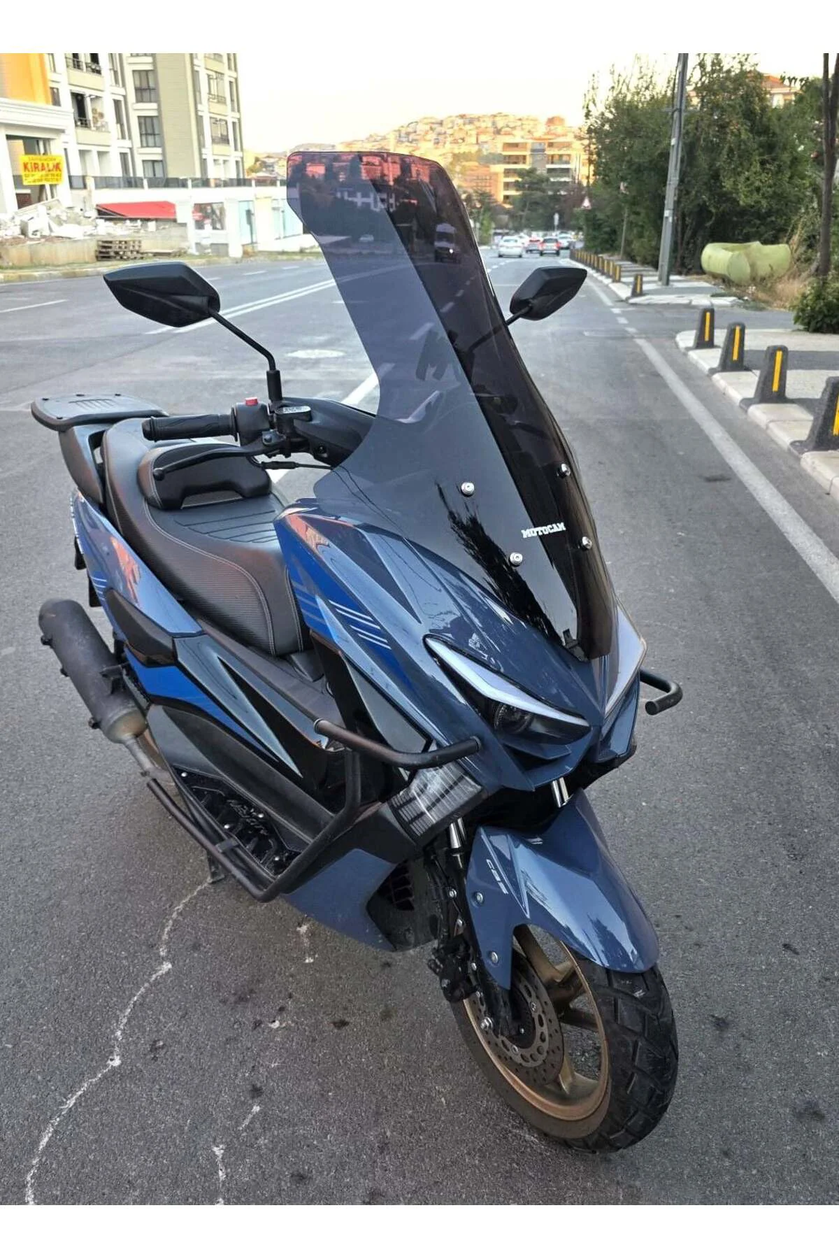 Küba Newcity 50 Ön Cam 2023-2026 Model 78cm Siyah Renkli 4mm UZUN